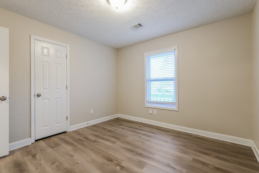 Building Photo - 5815 Mistyview Dr