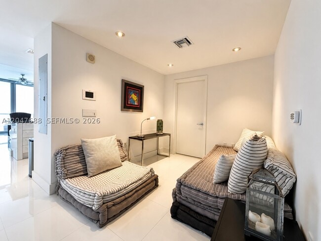 Building Photo - 17121 Collins Ave