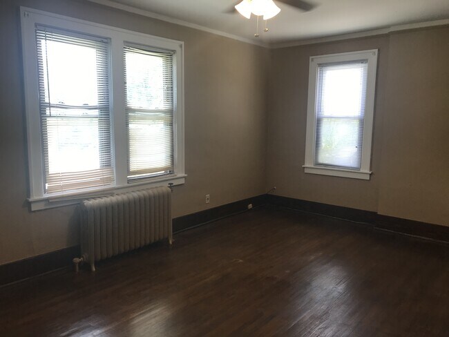 Building Photo - Move in Ready 4 Bedroom 2.5 Bath