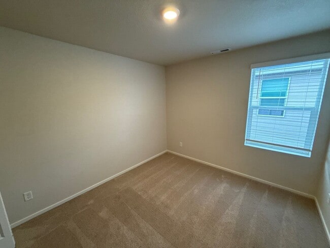 Building Photo - 4770 Daiquiri Ave NE