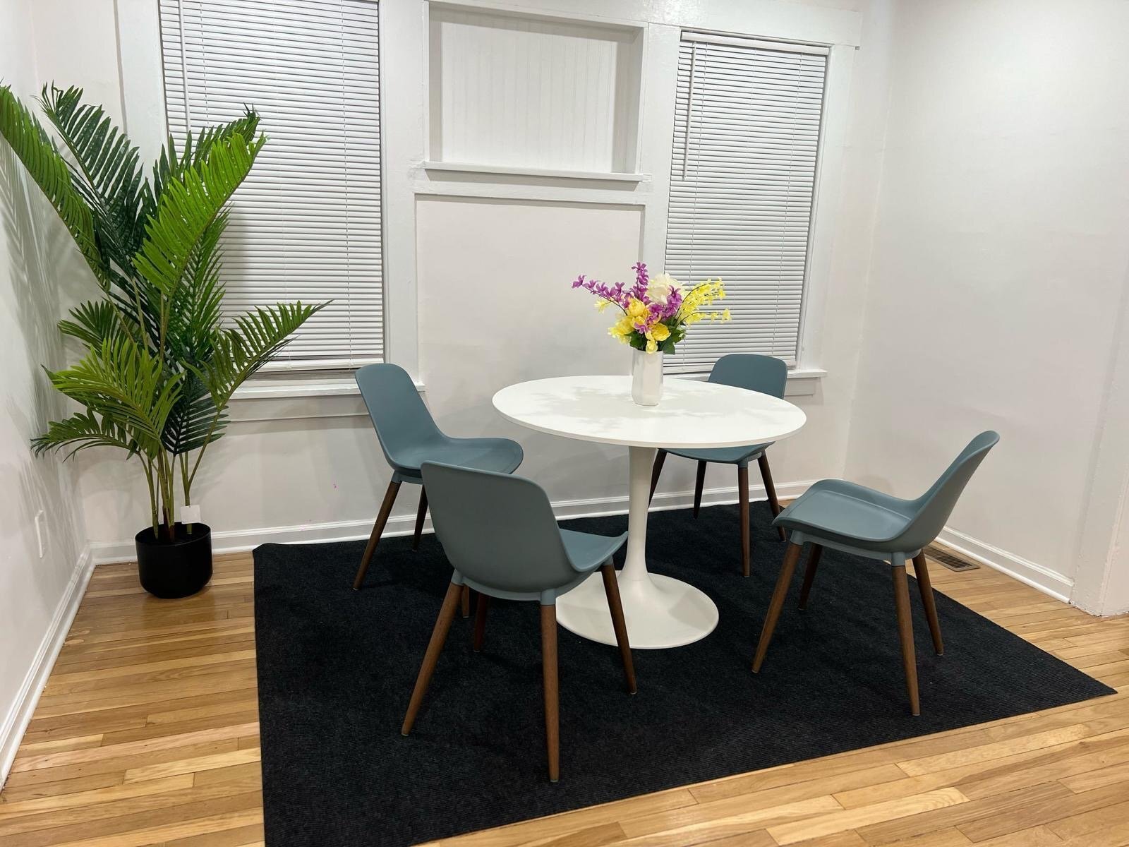 Building Photo - 8 S Farview Ave