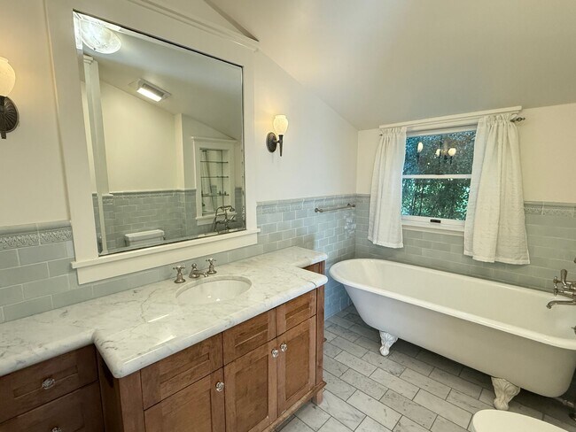 Building Photo - 1330 Sanchez St