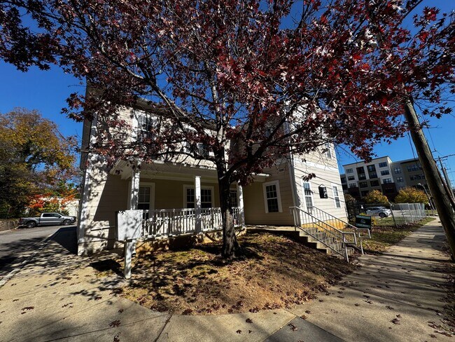 Building Photo - Available now!  Spacious 2BR/2BA Apartment in Downtown Raleigh
