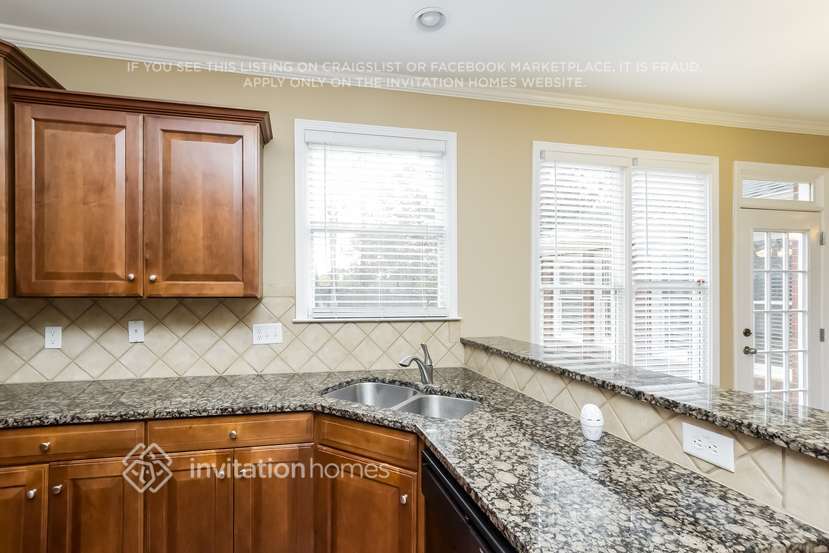 Building Photo - 1564 Fredricksberg Dr