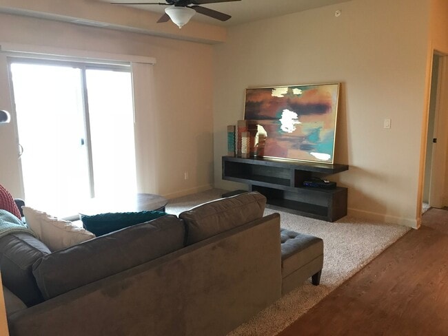 Building Photo - 2810 Bobcat Dr