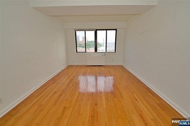 Building Photo - 1203 River Rd