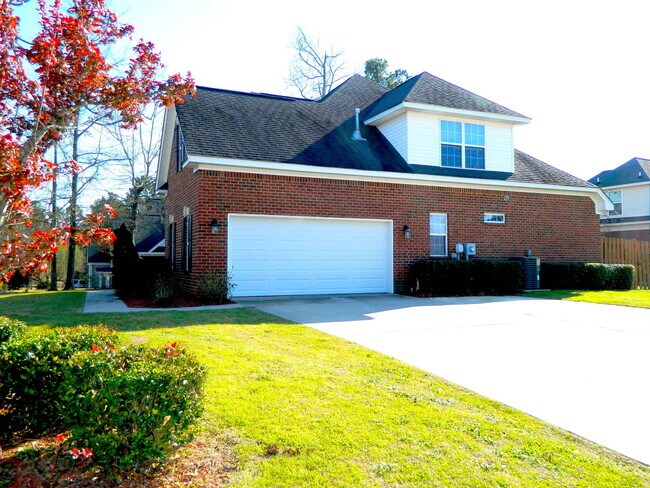 Building Photo - 1101 Brighton Dr