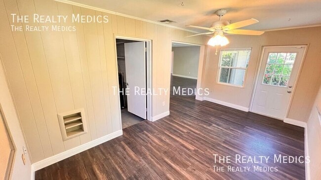 Building Photo - 929 Dupont Ave