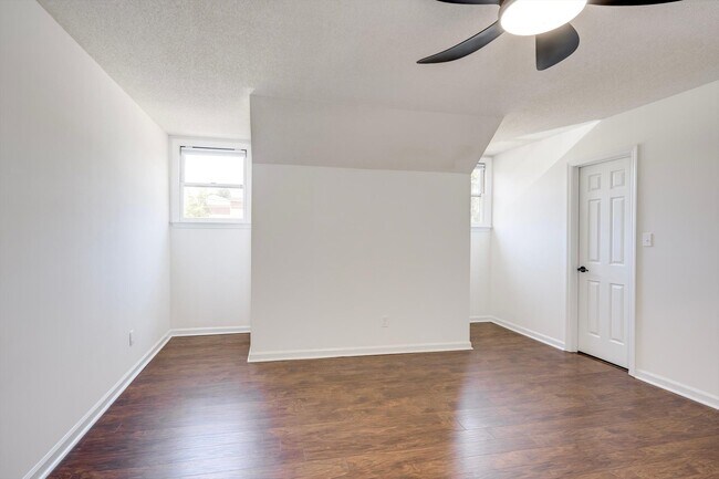 Building Photo - 1054 Hickman Rd