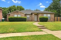 Building Photo - 702 Lowe Dr