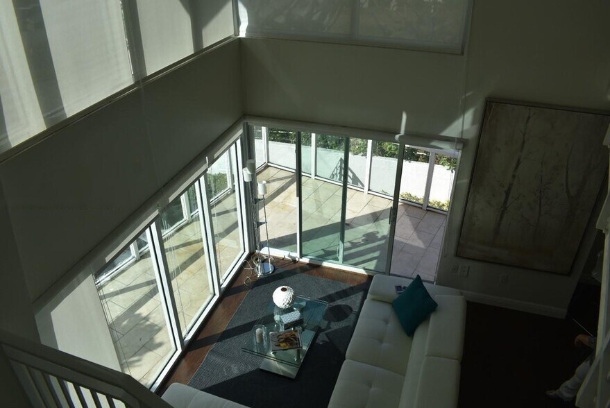 Building Photo - 1528 Brickell Ave