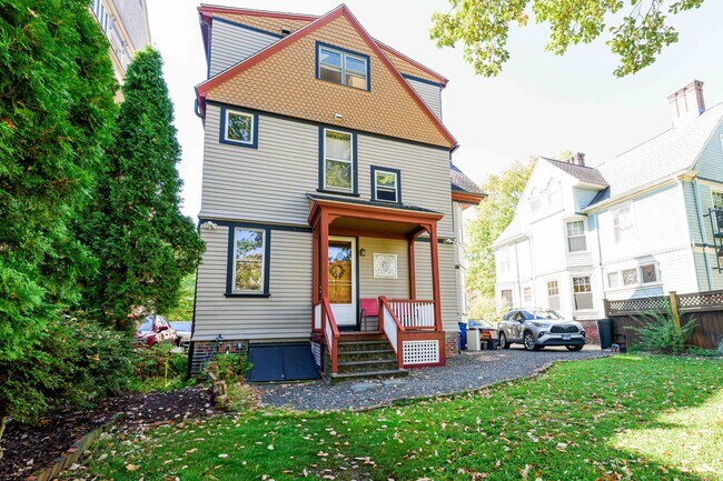 Building Photo - 229 Bishop St
