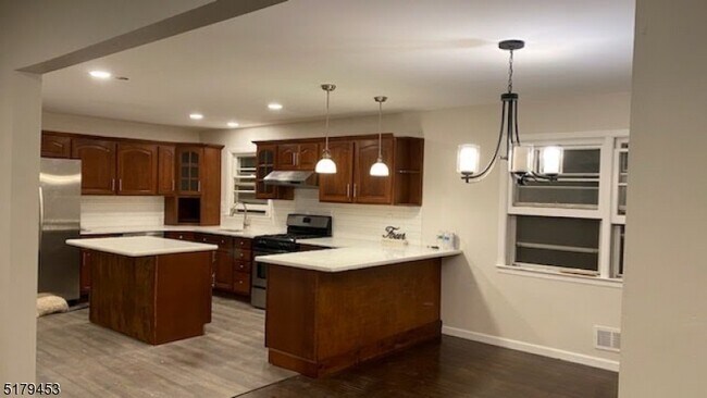 Building Photo - 4 Fern Ct