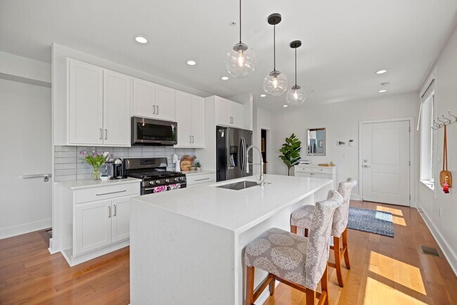 Building Photo - Totally Awesome in Trinidad! 3 bed + 2.5 B...