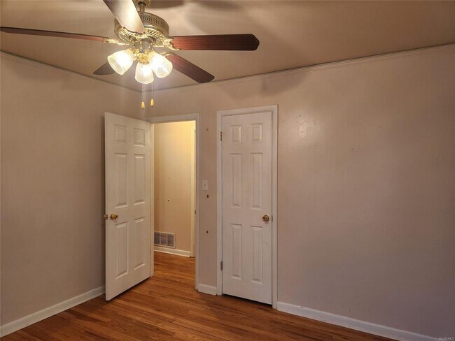 Building Photo - 606 Fairview Ave