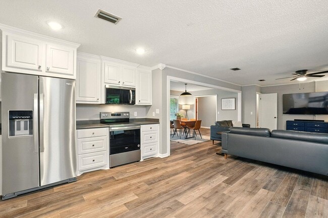 Building Photo - 103 Parkwood Dr