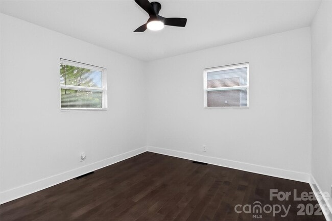 Building Photo - 1814 Eastway Dr