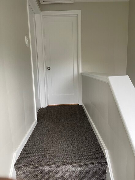 Building Photo - 33 Montfort Dr