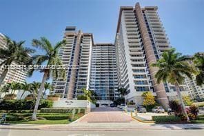 Building Photo - 2030 S Ocean Dr