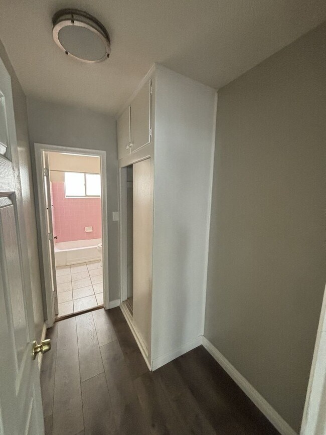 Building Photo - 438 Cedar Ave