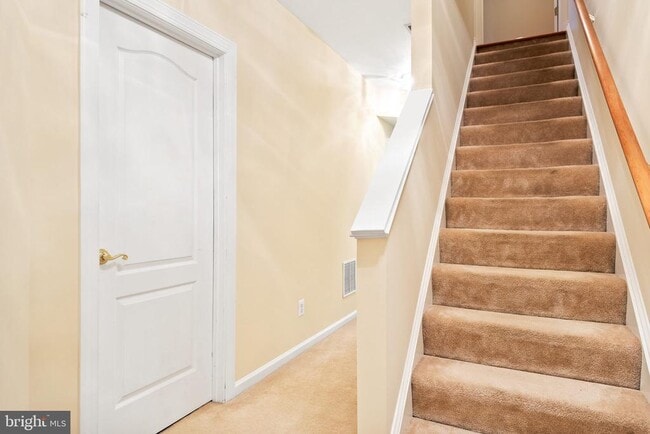 Building Photo - 2202 Sarah Woods Ct