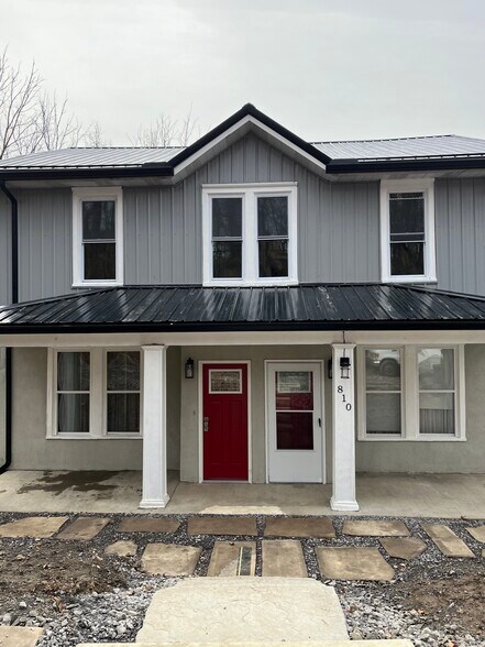 Building Photo - 810 College Ave