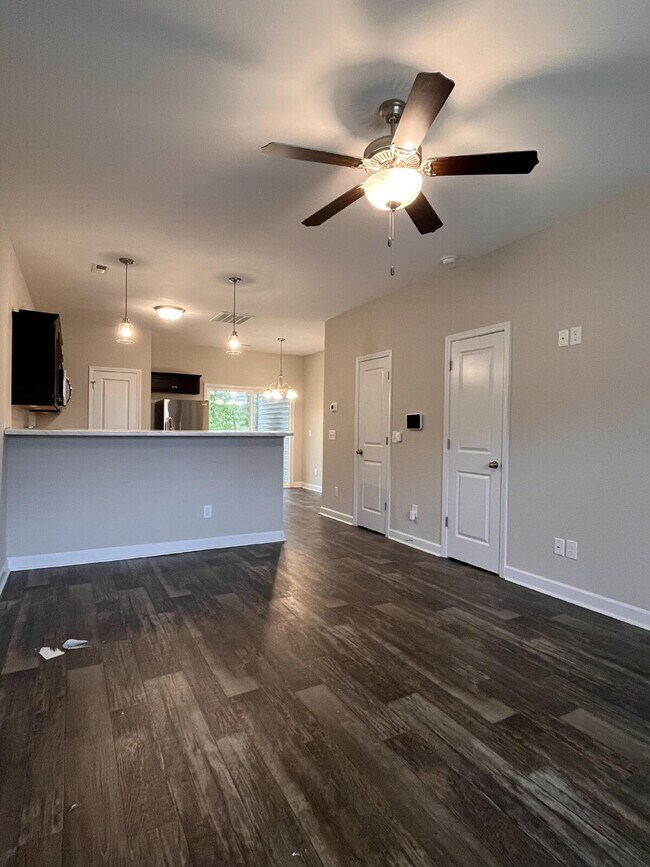 Building Photo - 2 Jaydn Dr W