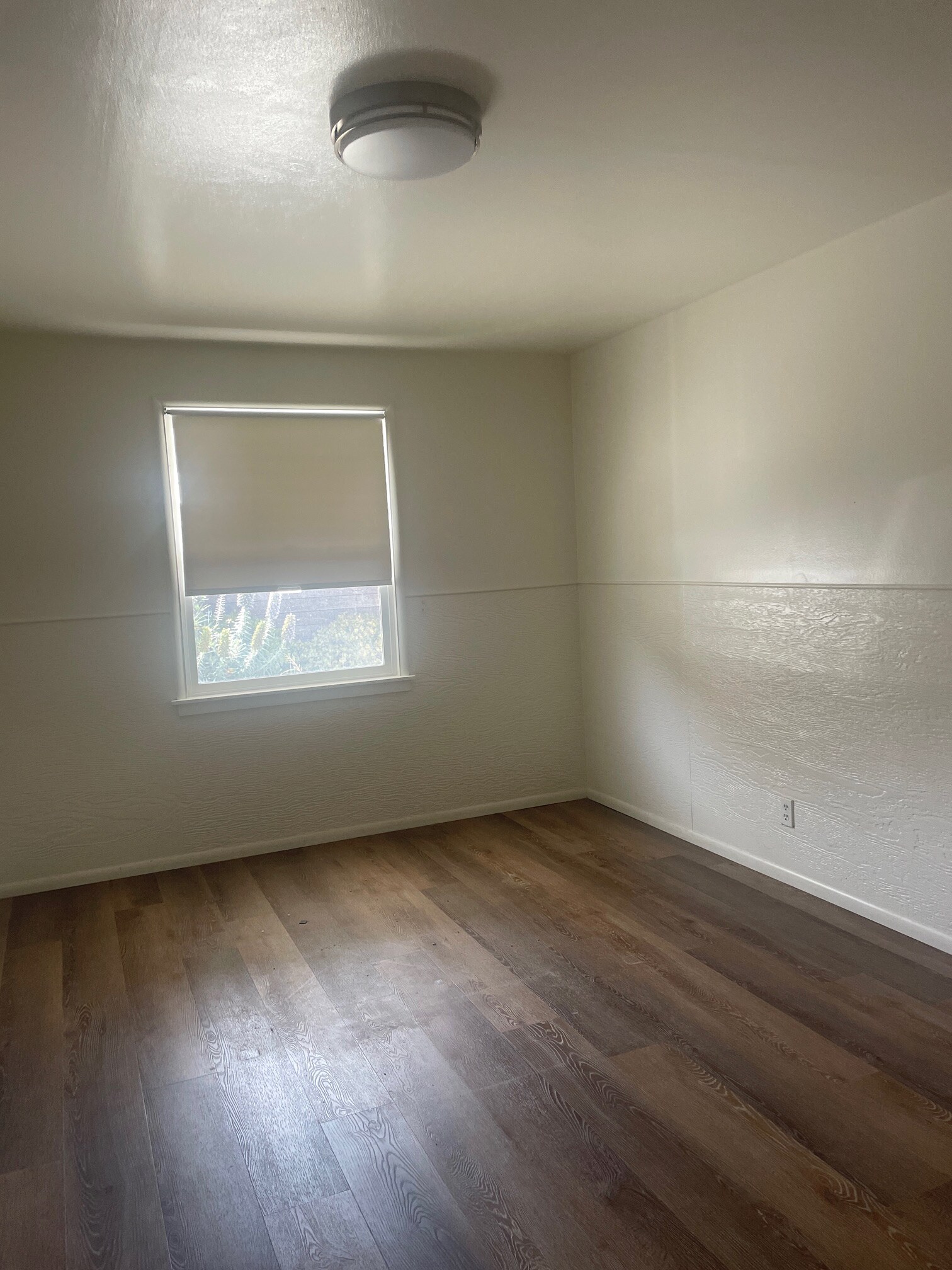 Building Photo - 1146 1st St