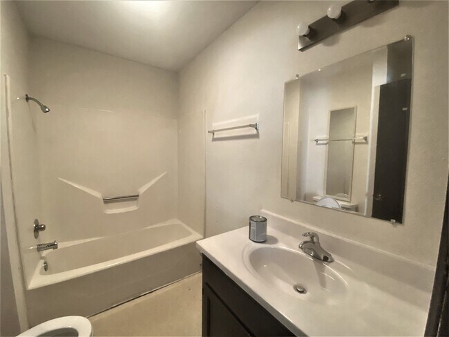 Building Photo - LEASING