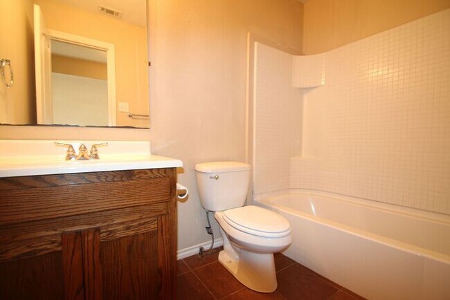 Building Photo - ~INVITING 3/2.5 Townhome Includes Granite in Kitchen & All Kitchen Appliances***Landscaping Inclu...