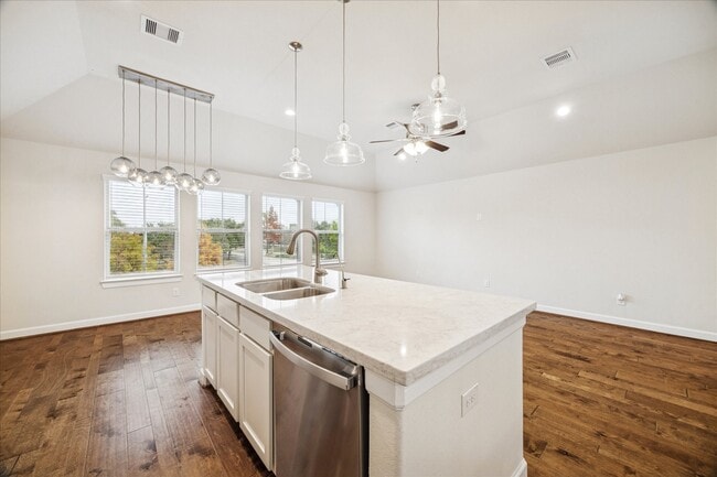 Building Photo - 10604 Centre Glade Dr