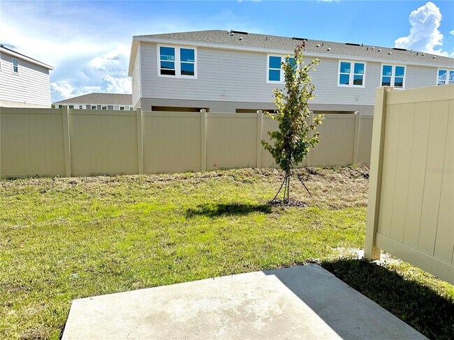 Building Photo - 2432 Skyline Lp