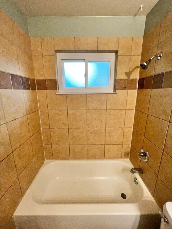 Building Photo - Adorable 3 bed 1 bath home in Fort Collins!