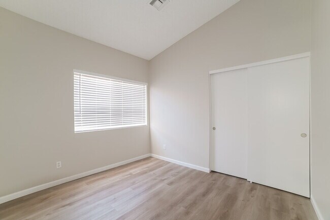 Building Photo - 5414 E Fairfield St
