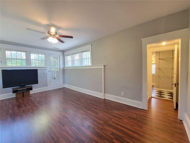 Building Photo - 976 Delaware Ave SE