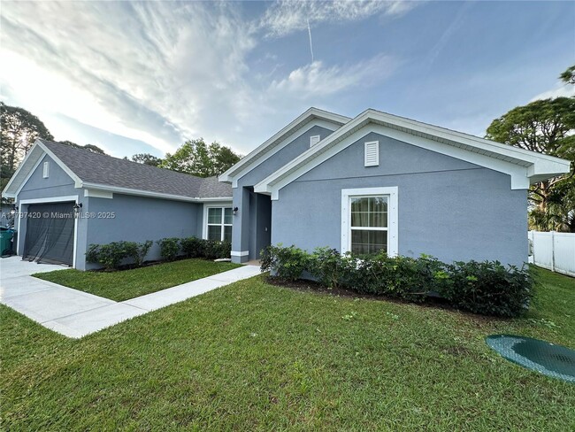 Building Photo - 554 NW Billiar Ave
