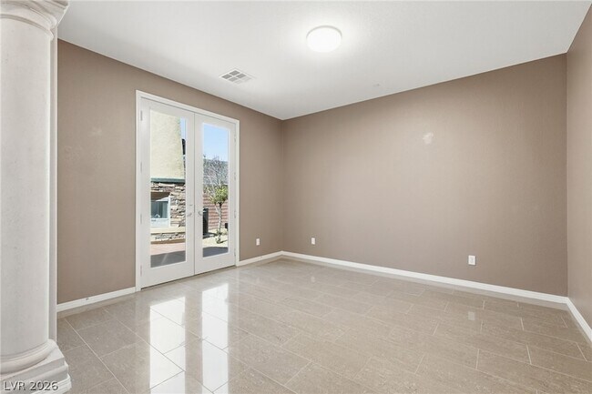 Building Photo - 10344 Shropshire St