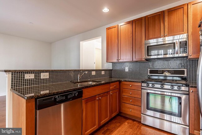 Building Photo - 705 Captains Way
