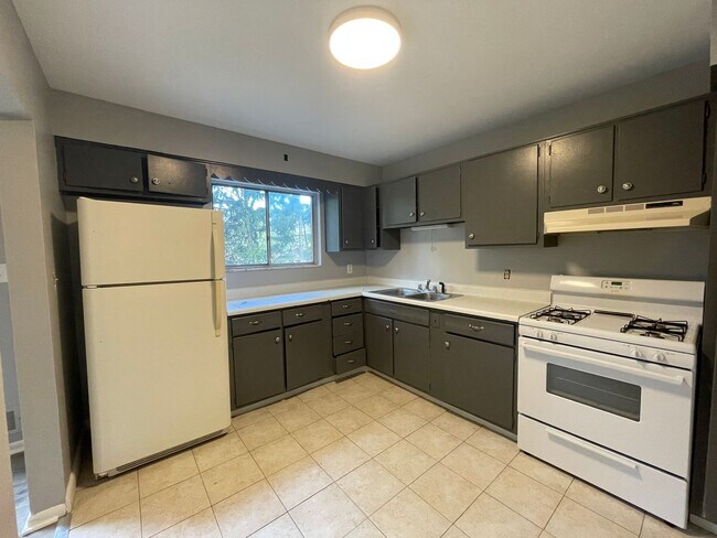 Primary Photo - 1391-1393 Hazlett Rd - (05118)