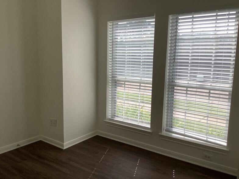 Building Photo - 1601 Oak Pl Ct