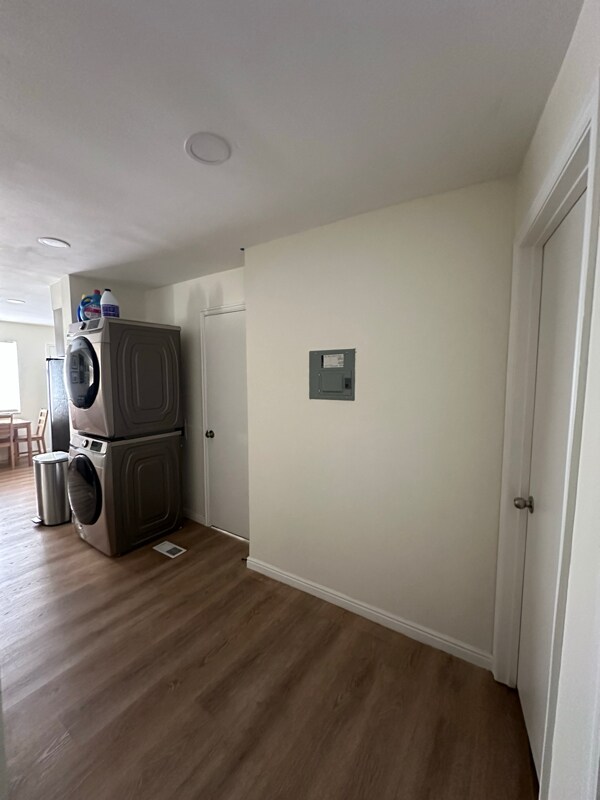 Building Photo - 1636 S 200 E