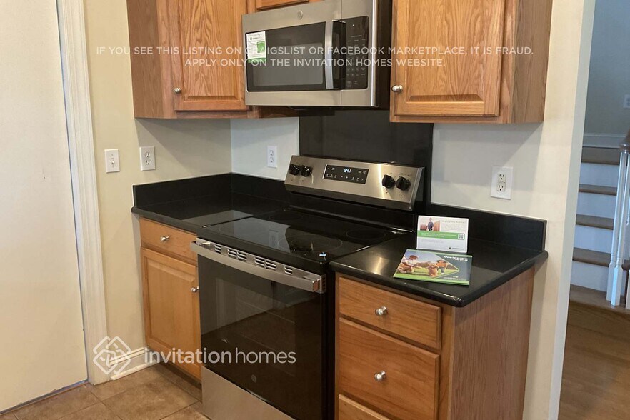 Building Photo - 3915 Lake Park Rd