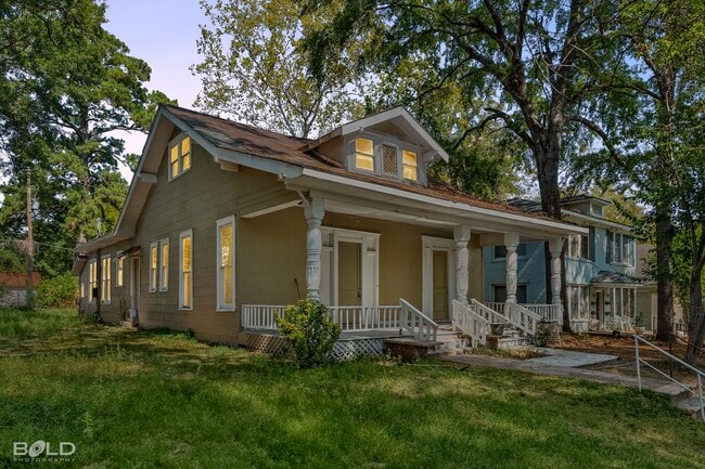 Primary Photo - 2 bed 1 Bath Duplex