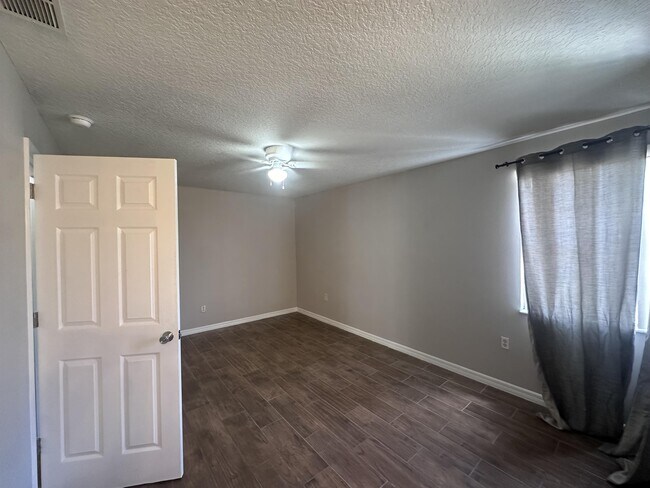 Building Photo - 2929 Fan Palm Dr