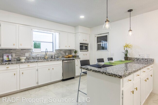 Building Photo - 3 br, 2 bath House - 1595 S. Gastel Circle