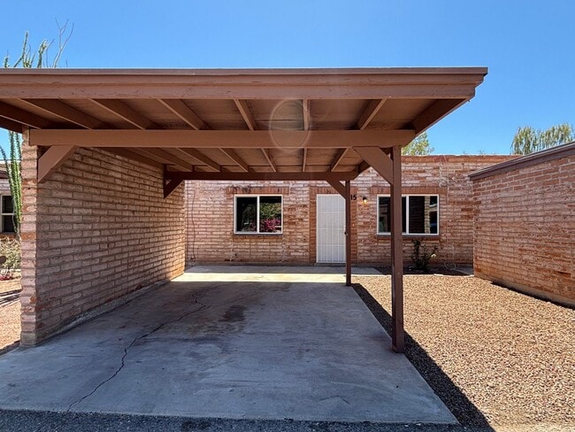 Building Photo - 3960 E Flower St