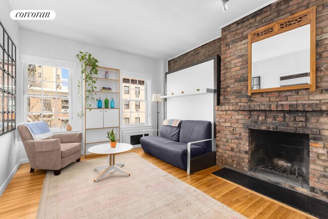 Primary Photo - 326 W 22nd St
