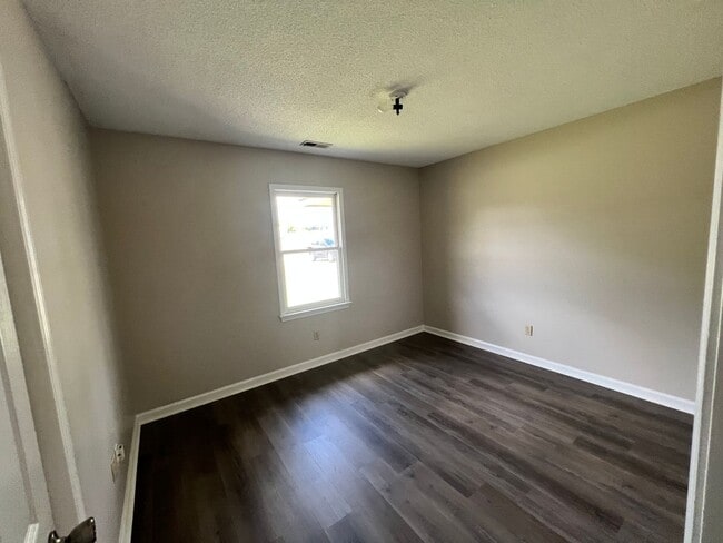 Building Photo - Cozy Home, Great Location!