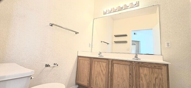 Building Photo - Beautiful 3 Bedroom, 2 Bath Condo In The NE!