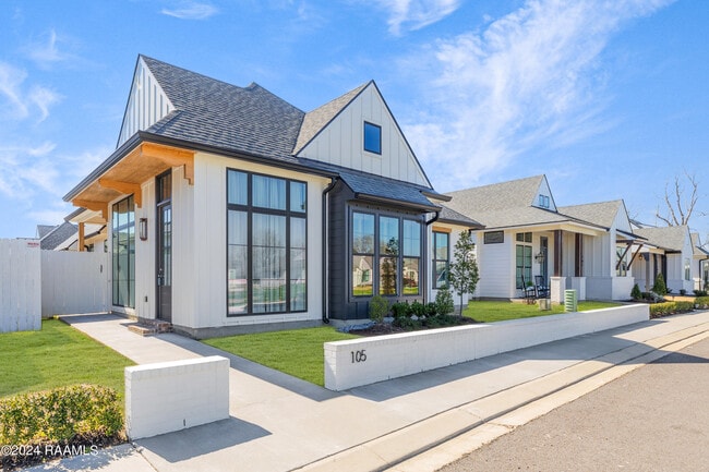 Building Photo - 105 Tea Rose Dr